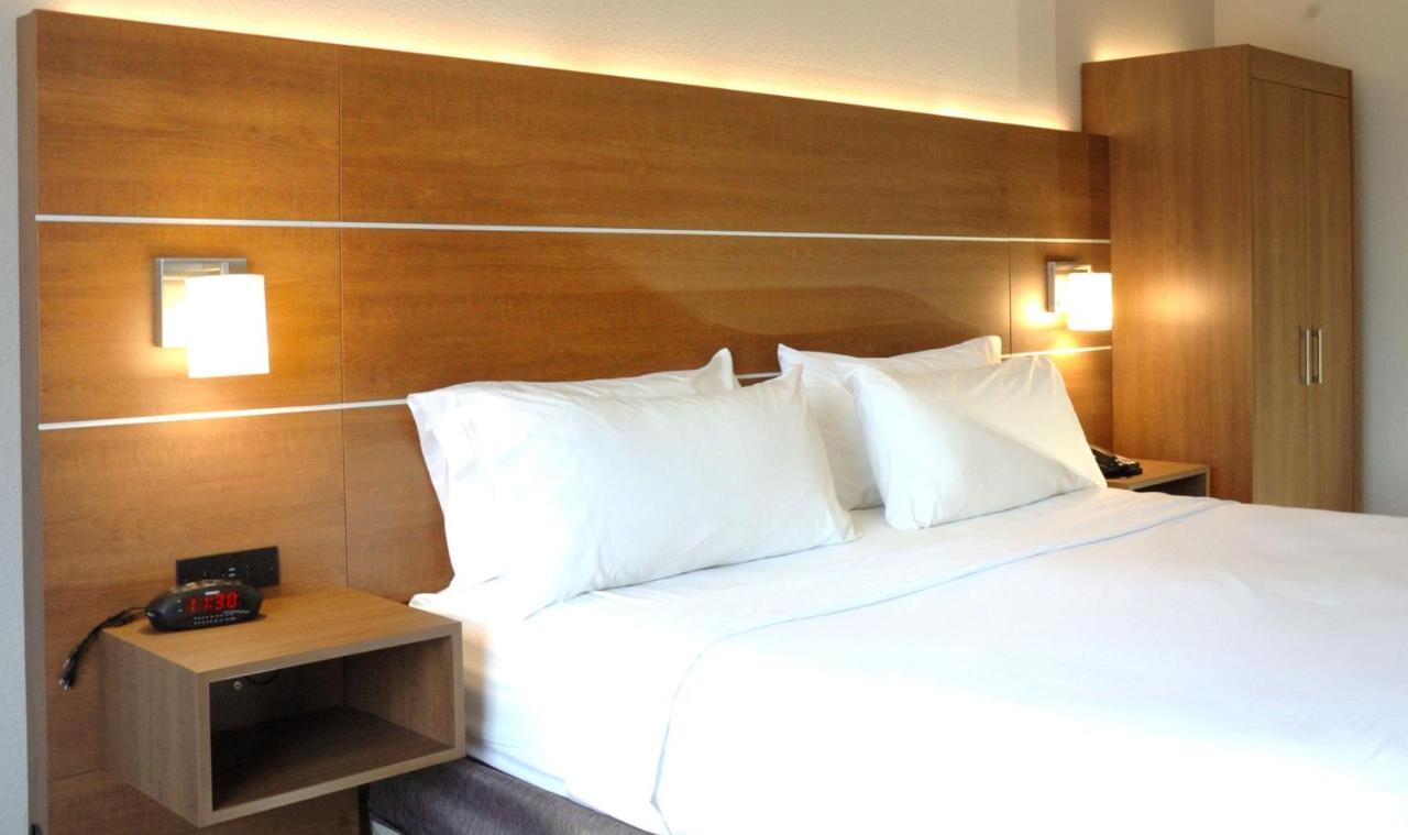 Holiday Inn Express Hotel & Suites Goshen By Ihg Esterno foto