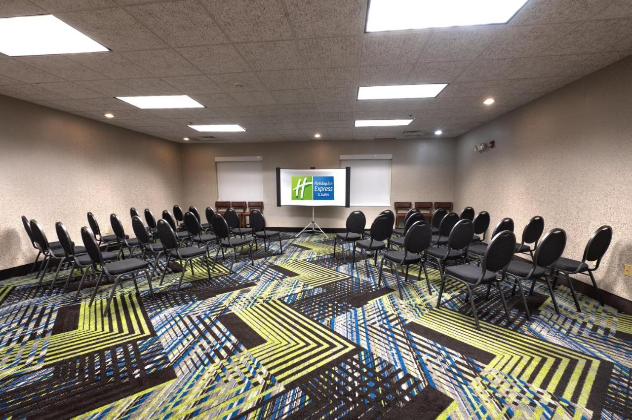 Holiday Inn Express Hotel & Suites Goshen By Ihg Esterno foto